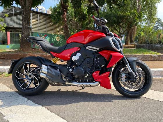 DUCATI DIAVEL V4 